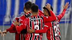 Com 3 jogadores expulsos, São Paulo vence Católica por 4 a 2