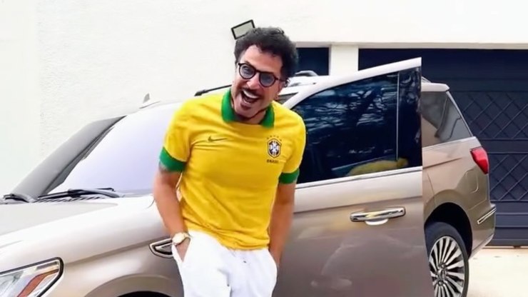 Latino faz harmonização facial e rebate críticas ao novo visual