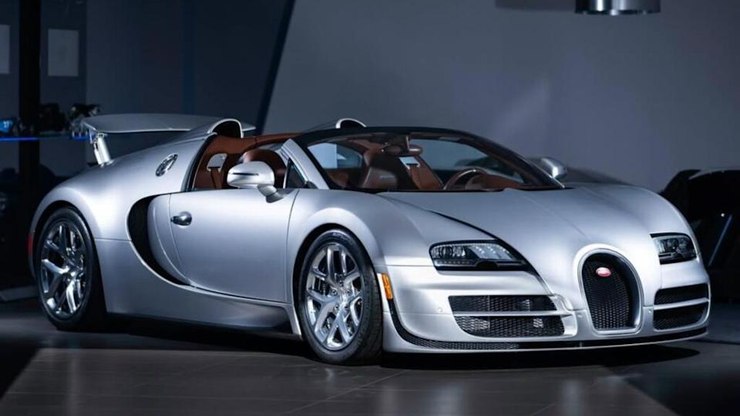 Icônica
Bugatti que foi de Arnold Schwarzenegger está à venda
