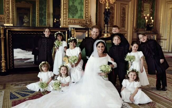 Palácio de Kensington divulga novas fotos dos noivos, Meghan Markle e Príncipe Harry, ao lado dos pajens