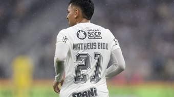 Santos tem interesse na contratação do lateral Bidu, do Corinthians