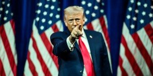 Trump diz que terá domínio da Groenlândia, custe o que custar