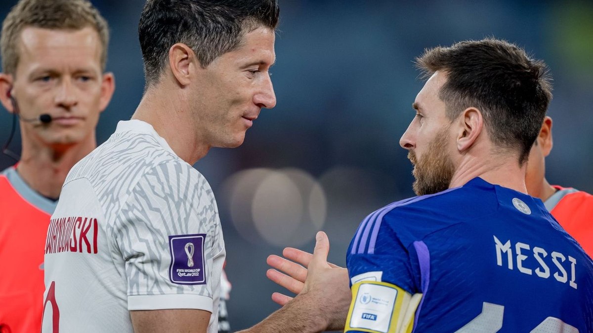 Lewandowski diz que quer jogar ao lado de Messi no Barcelona Lewandowski diz que quer jogar ao lado de Messi no Barcelona