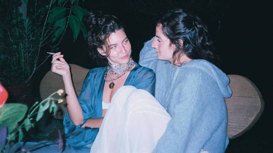 Alanis Guillen namora Giovanna Reis