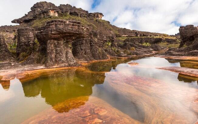 Para chegar as piscinas naturais do Monte Roraima não é simples, fora isso, a água, que é proveniente da chuva, é gelada