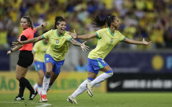 Jogadores brasileiras comemoram um dos gols na fácil vitória sobre as jamaicanas