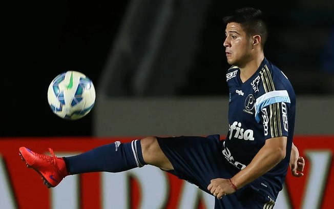Cristaldo em ação com a camisa do Palmeiras Cristaldo em ação com a camisa do Palmeiras