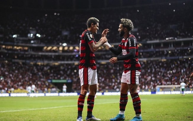 Rivaldo exalta fase de Pedro no Flamengo, mas vê Gabigol mais perto da Copa: 'Já está adaptado à Seleção'