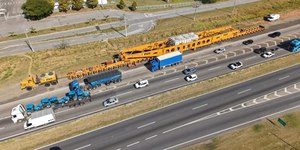 Dutra é bloqueada para passagem de megacarga na Serra das Araras