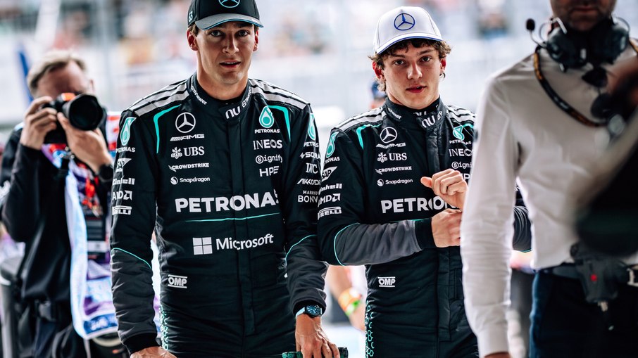 George Russell e Kimi Antonelli largam na frente no GP do Canadá