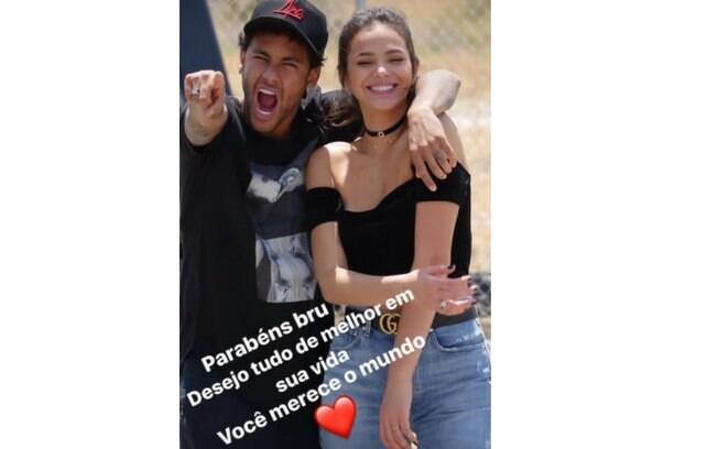 Em meio a dia cheio, Neymar parabenizou Bruna Marquezine nas redes sociais