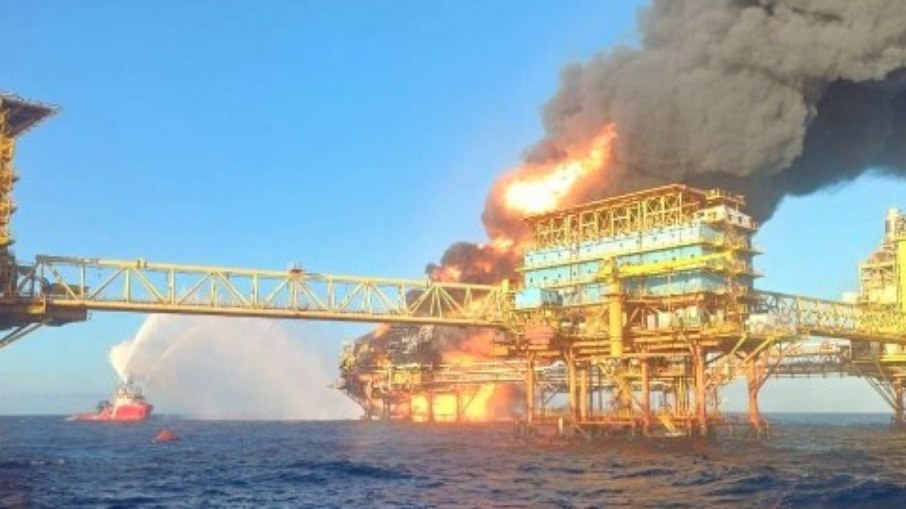 Explosão causa incêndio em plataforma no Golfo do México