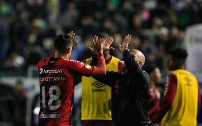 Léo Cittadini comemora 'assistência-relâmpago' e agradece elogios de Felipão Léo Cittadini comemora 'assistência-relâmpago' e agradece elogios de Felipão