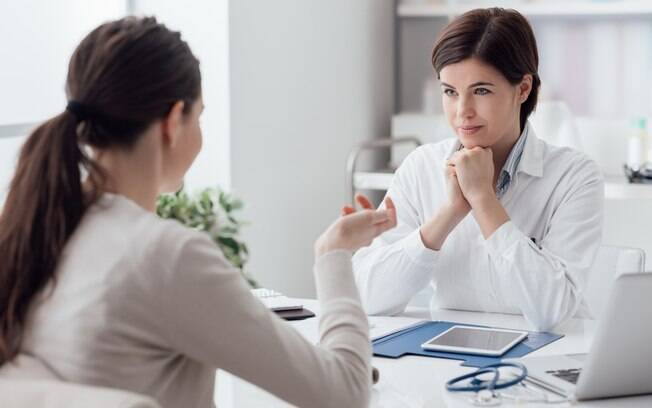 Antes de qualquer decisão, o ideal é conversar com um ginecologista para sanar qualquer dúvida que tenha ficado