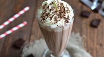 Milkshake de chocolate é receita clássica; veja como preparar