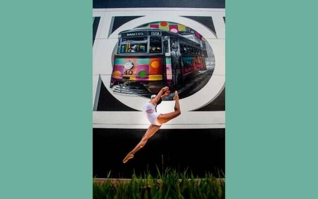 Bailarina e fotógrafo transformam pontos turísticos do litoral paulista em arte