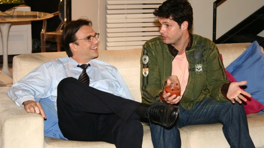 Rubens (Fernando Eiras) e Marcelo (Thiago Picchi) em 