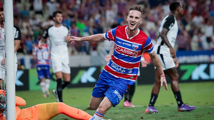 Fortaleza bate Corinthians e pressiona gigantes na luta contra Z4 Fortaleza bate Corinthians e pressiona gigantes na luta contra Z4