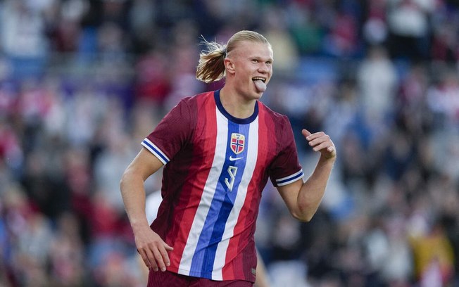 Haaland marcou quatro gols em dois jogos com a seleção da Noruega nesta Data Fifa de junho - Foto: Fredrik Varfjell/AFP via Getty Images