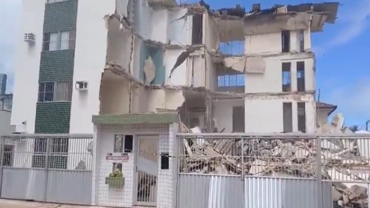 Pr%C3%A9dio%20residencial%20desaba%20dois%20dias%20ap%C3%B3s%20ser%20interditado%20em%20PE