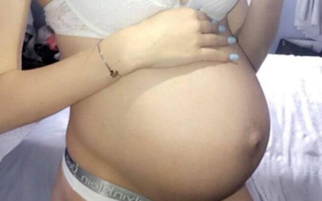 A gravidez transversal acontece quando o bebê está posicionado em pê, o que impede o crescimento da barriga da mãe