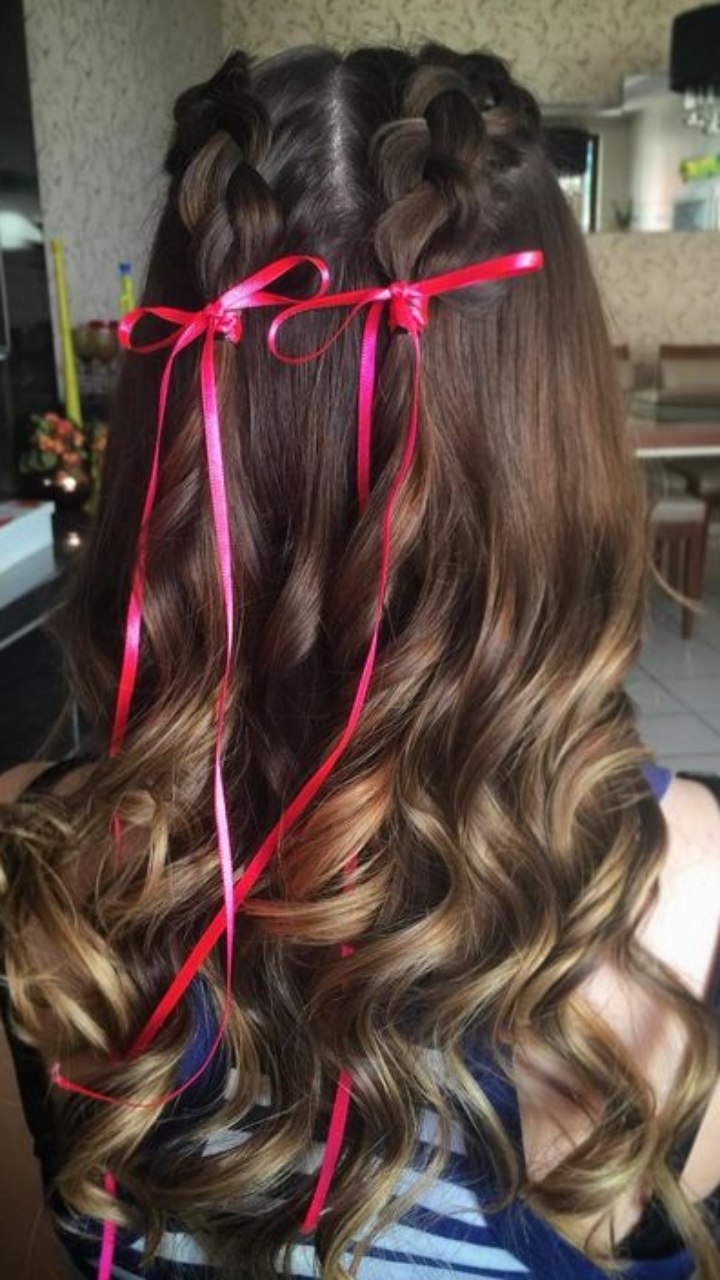 Penteado Fácil com Maria Chiquinha e divisões em Elásticos