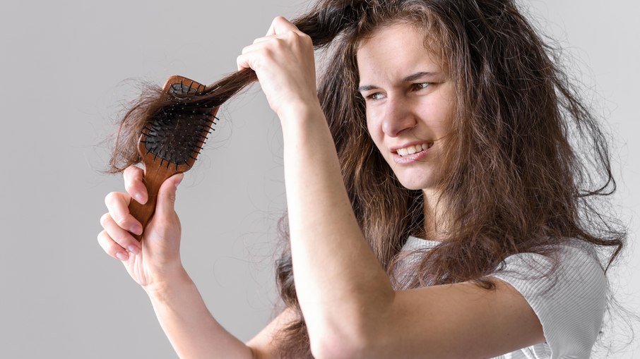 Erros comuns no cuidado dos cabelos que prejudicam os fios Erros comuns no cuidado dos cabelos que prejudicam os fios