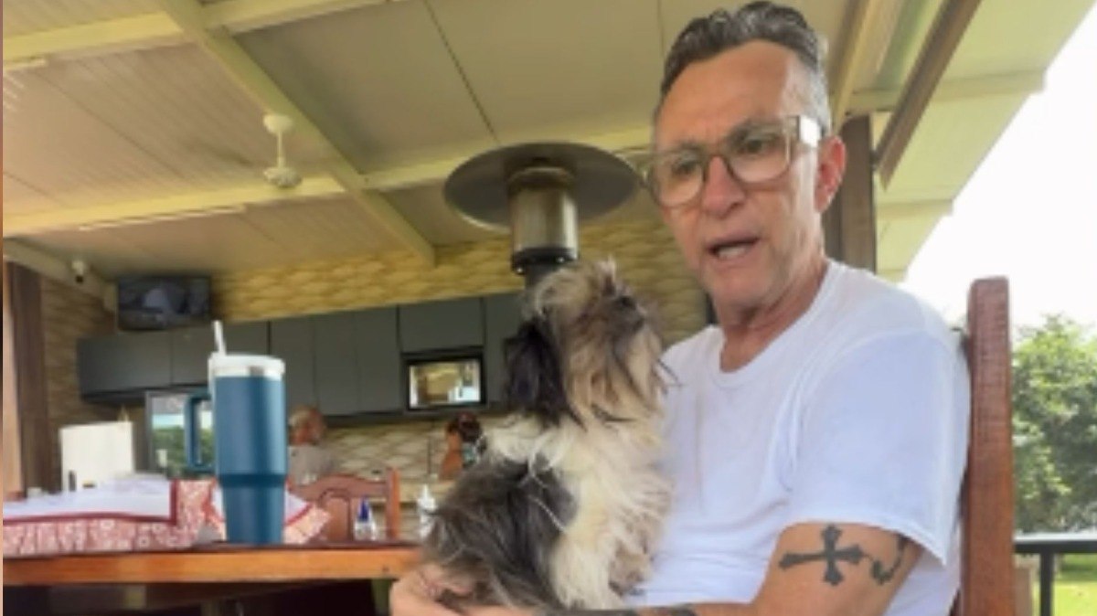 Neto%20adota%20cachorro%20e%20pede%20ajuda%20para%20escolher%20nome