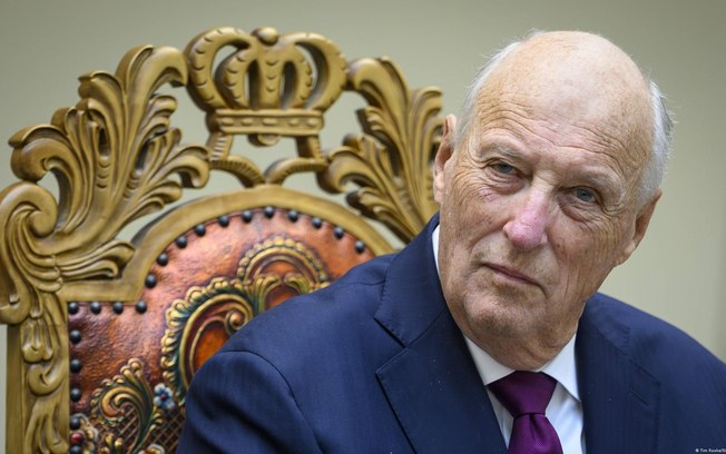 Rei Harald transformou a monarquia norueguesa em uma instituição mais próxima da sociedade, mas viu seu reinado terminar sob forte turbulência familiar