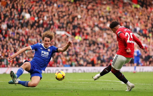 Manchester United desfila em campo e baila em cima do Leicester