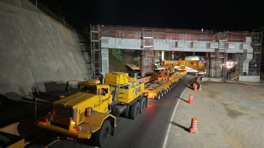Carga que descerá a serra Carga que descerá a serra