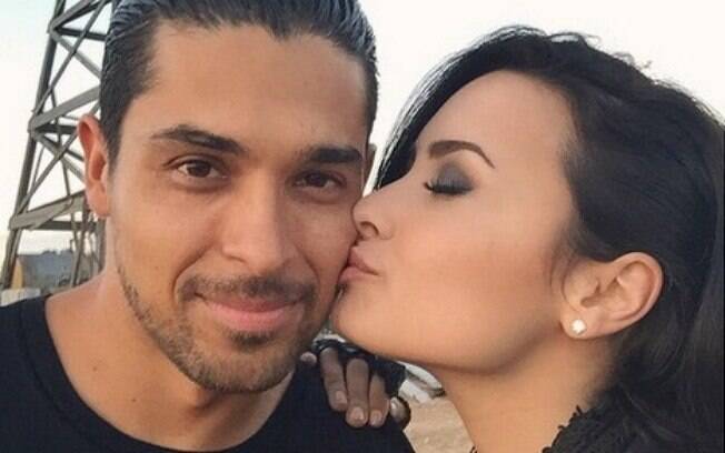 Segundo a revista People, Demi Lovato está se recuperando ao lado da família e com o apoio do ex-namorado, o ator Wilmer Valderrama