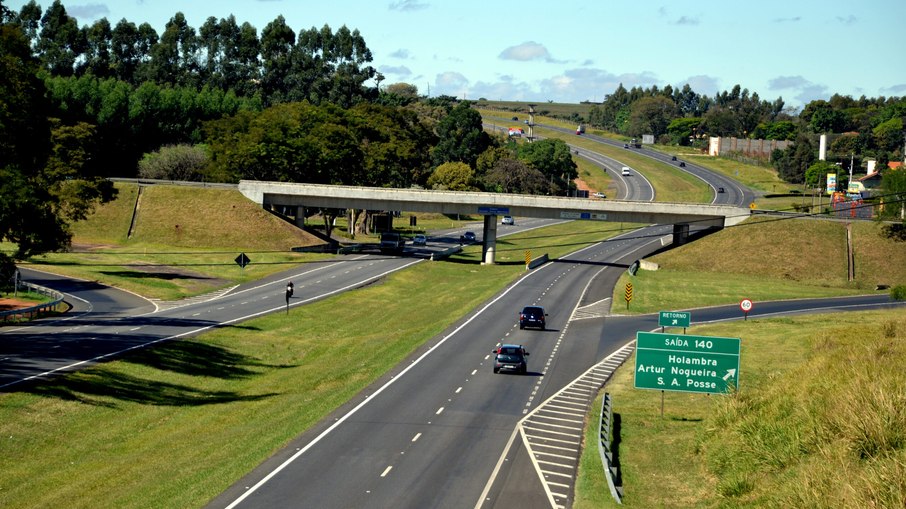 A rodovia é uma das principais portas de acesso a Jaguariúna e Holambra, dois municípios integrantes do Circuito das Águas Paulista A rodovia é uma das principais portas de acesso a Jaguariúna e Holambra, dois municípios integrantes do Circuito das Águas Paulista