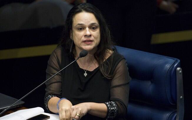 Janaina Paschoal criticou a convocação de manifestações em prol do governo
