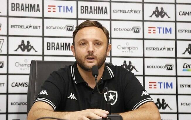 Diretor afirma que Botafogo tem mais negociações em andamento: 'Há necessidade de aumentar o nível'