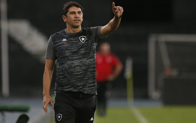 Felipe Neto chama Lúcio Flávio de ‘maior pipoqueiro da história’ do Botafogo