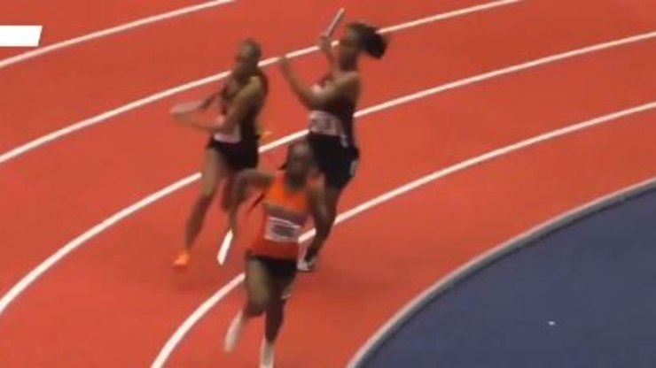 Atleta é agredida com bastão por adversária em prova de atletismo