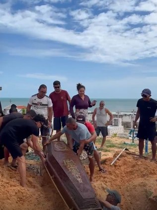 sepultamento do pescador chico doido em jeri