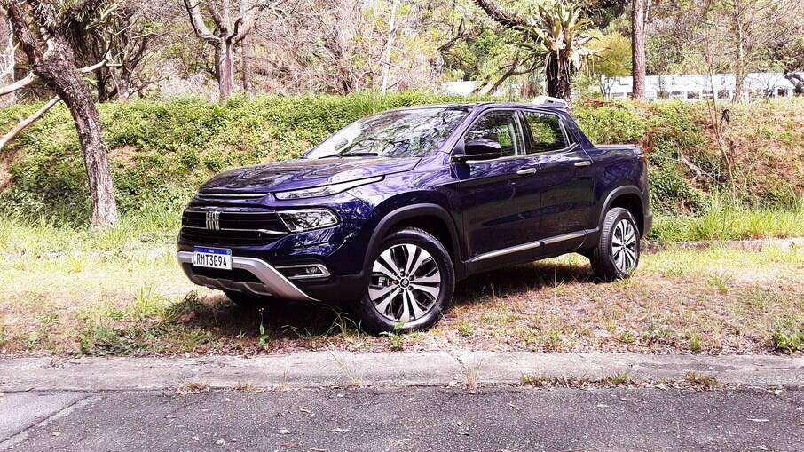 Fiat Toro 2022: principais mudanças estão na frente, com nova grade, lanternas e faróis retocados e o capô com novo vinco