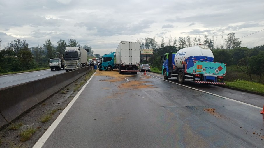 A carreta ainda se encontra no local