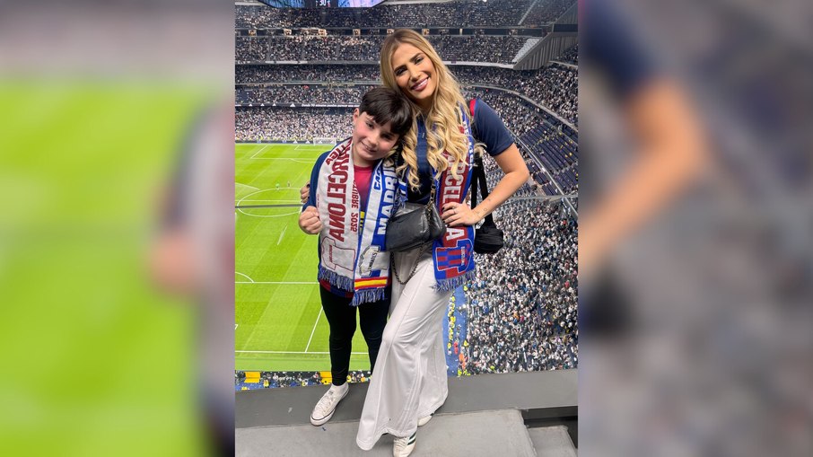 Ex-cunhada de Virgínia vai a jogo de Vini Jr. com camisa do rival Ex-cunhada de Virgínia vai a jogo de Vini Jr. com camisa do rival