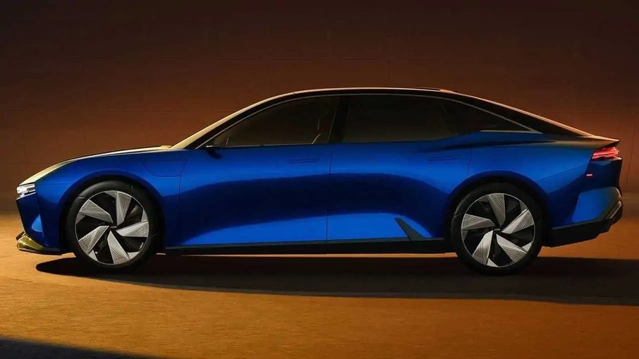 FNR-XE Concept foi apresentado pela Chevrolet como estudo de sedã elétrico com foco em aerodinâmica e tecnologia