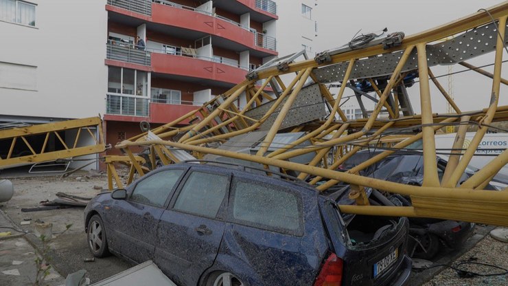 Chuva intensa deixa Espanha e Portugal debaixo d'água