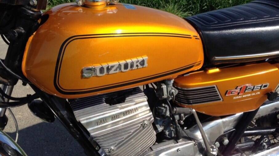 Foi a Suzuki GT 250 de 1971 que introduziu o termo Ram Air System