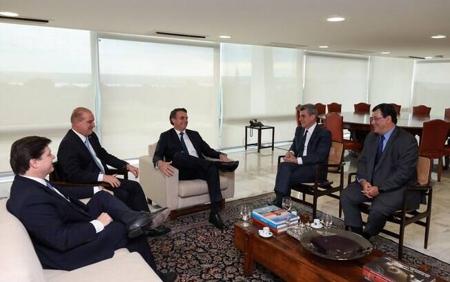 Jair Bolsonaro (PSL) reuniu-se com Romero Jucá (RR), presidente do MDB para discutir a reforma da Previdência