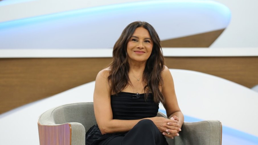 Dira Paes no Roda Viva