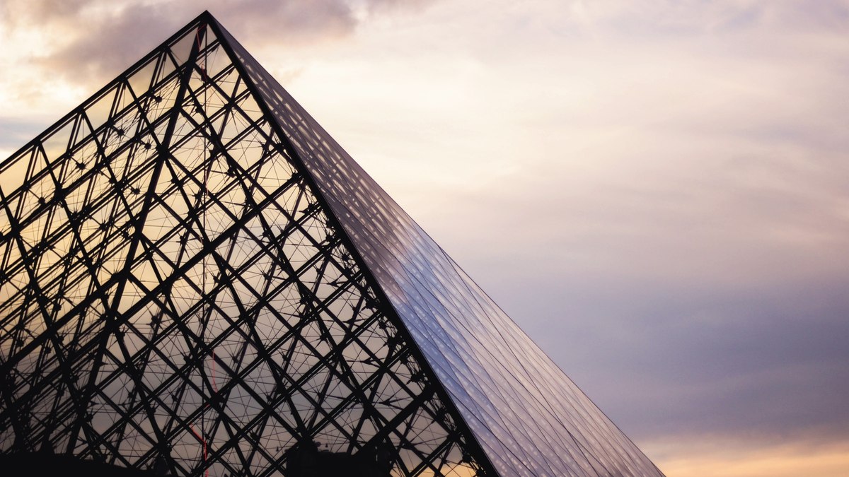Roubo no Louvre afeta turismo e expõe falhas de segurança