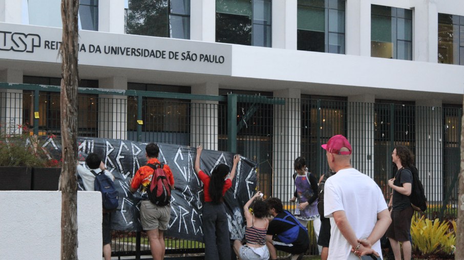 USP: reitoria protestam contra decisão que prejudica alunos grevistas