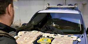 Passageira de ônibus é presa com Mounjaro e anabolizante na Dutra
