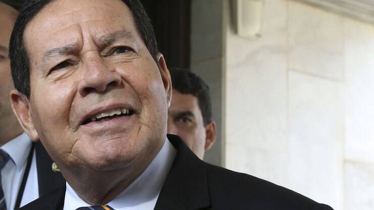 Aeroportos estão preparados para coronavírus, diz Mourão : Política